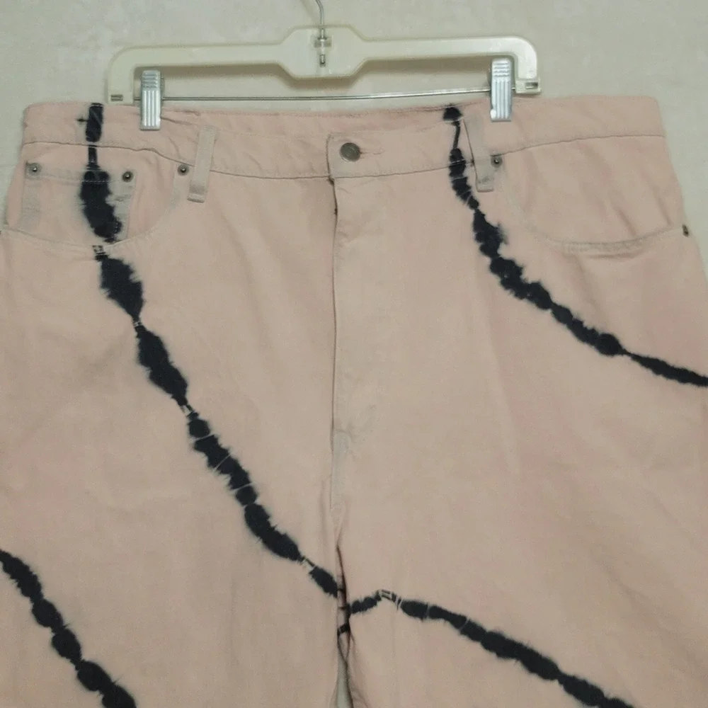 Levi's Men's Shorts Sz 40 Loose Baggy Salmon Denim 569